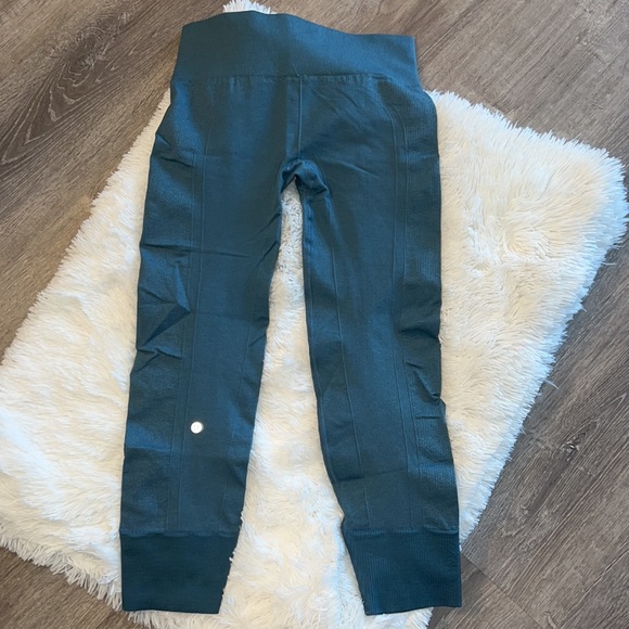 Lululemon Ebb to Street Pant - Size 12 - Picture 8 of 10